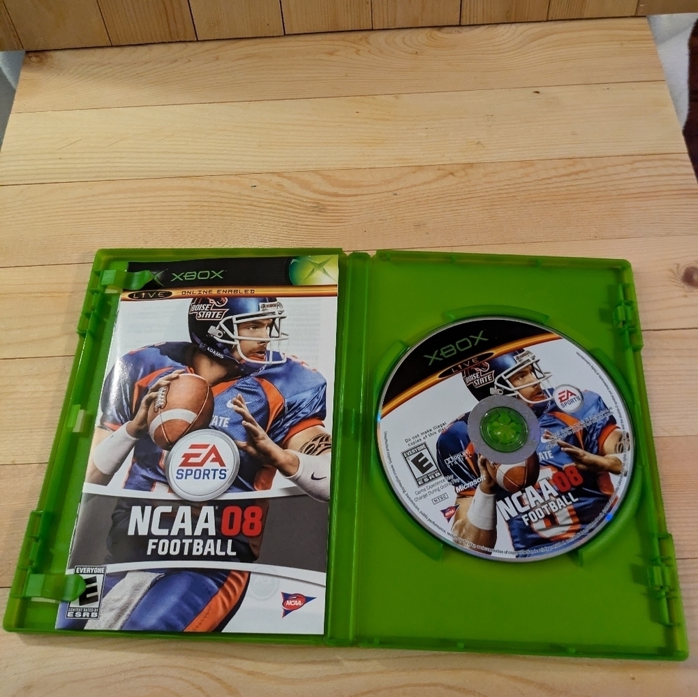 NCAA 08 Football for Xbox - Green Case Pre-owned Game - Picture 4 of 5